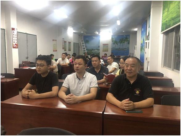 市金控公司組織觀(guān)看144期《脫貧致富電視夜?！饭?jié)目